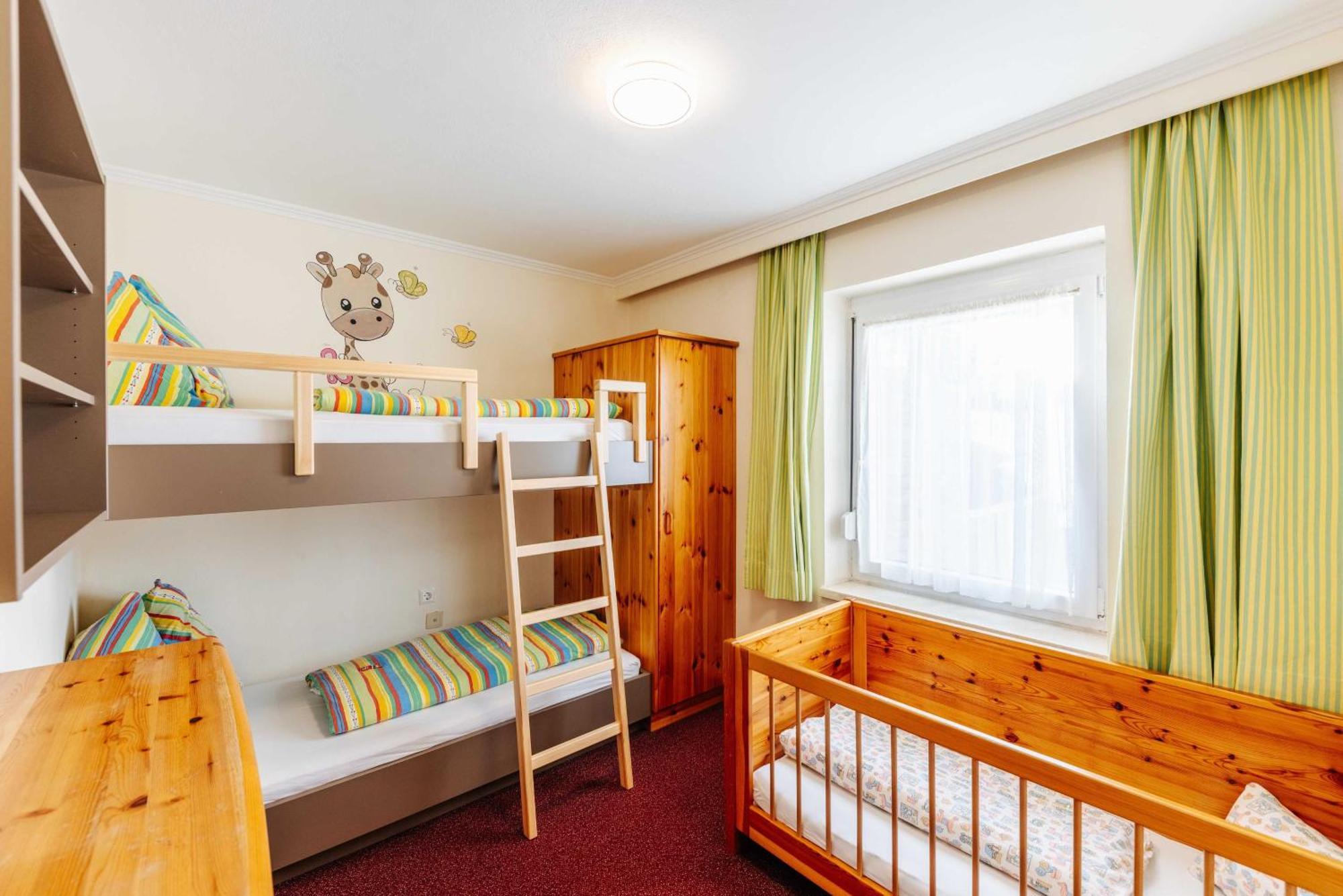 Trebesing Smileys Kinderhotel מראה חיצוני תמונה