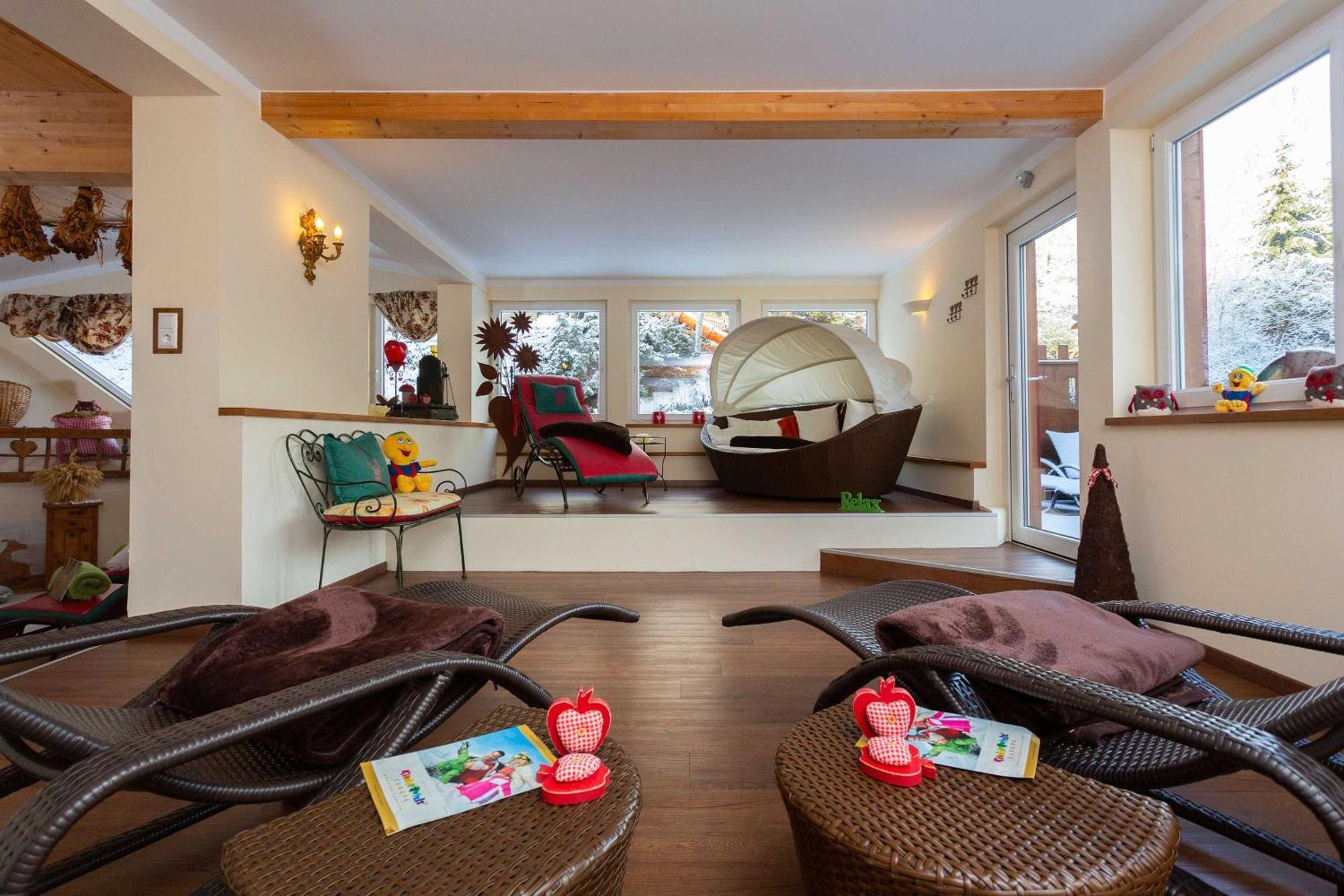 Trebesing Smileys Kinderhotel מראה חיצוני תמונה