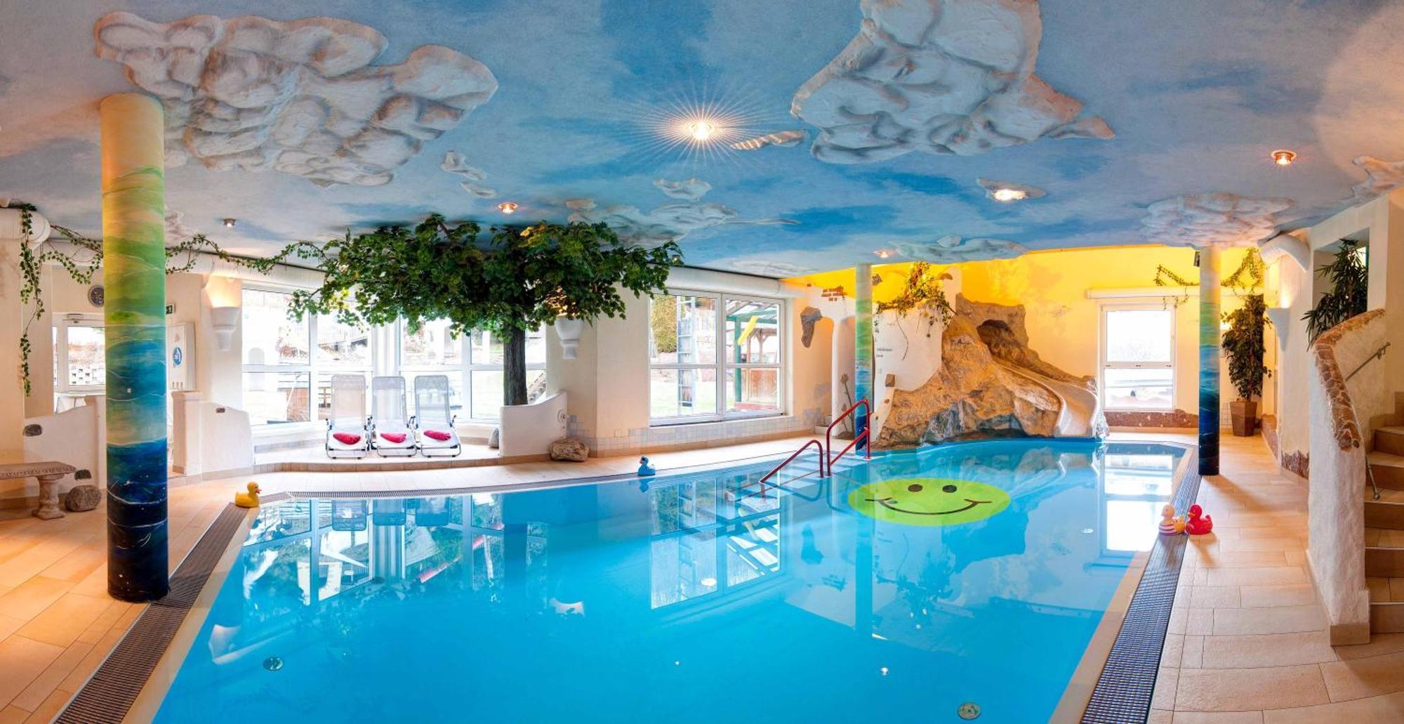 Trebesing Smileys Kinderhotel מראה חיצוני תמונה